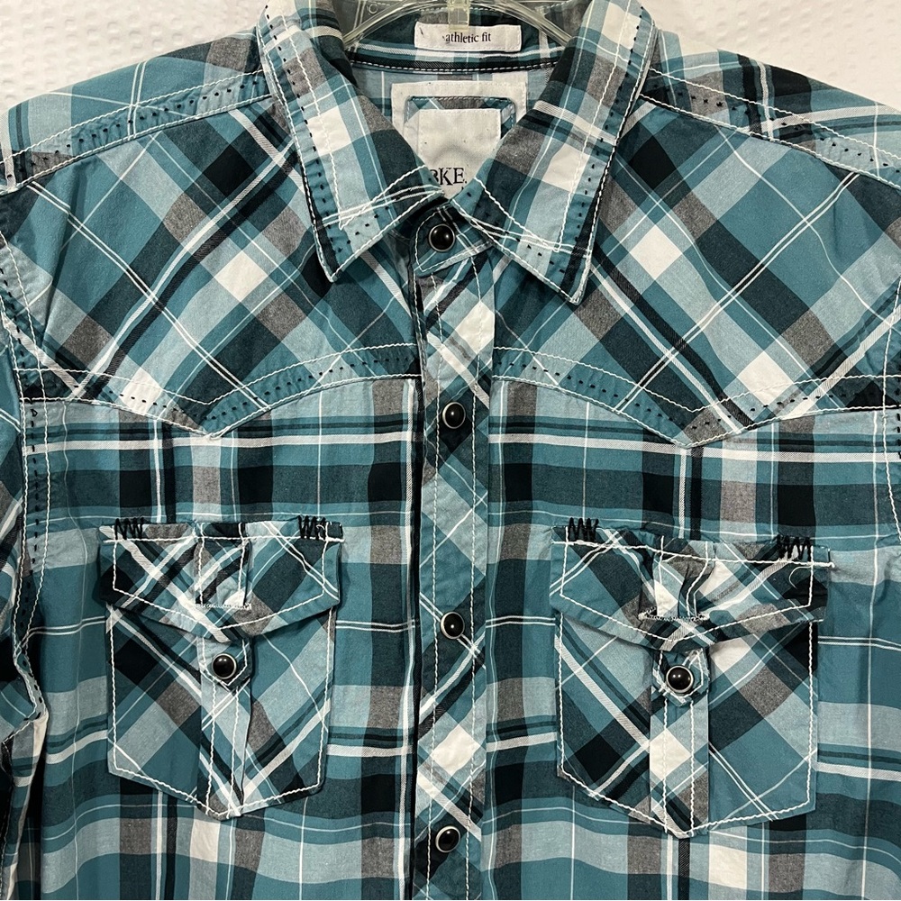 BKE Buckle Mens Shirt Medium Plaid Athletic Fit Long Sleeves Pearl Snap